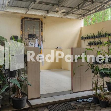 Vandhela Homestay Syariah Mitra Reddoorz سورابايا المظهر الخارجي الصورة