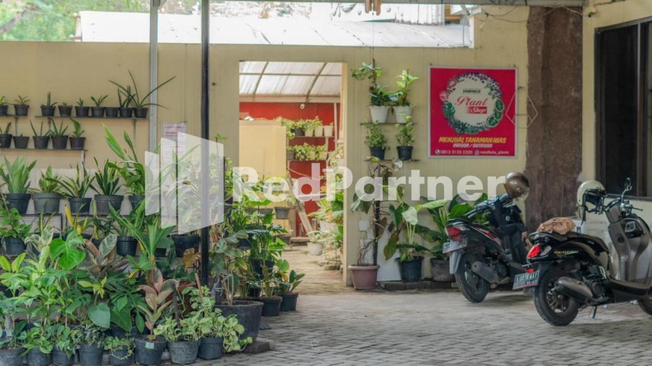Vandhela Homestay Syariah Mitra Reddoorz سورابايا المظهر الخارجي الصورة